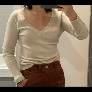 Qi Soft Beige V-Neck Sweater